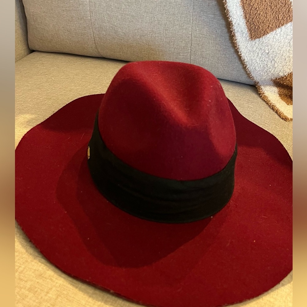 Abercrombie & Fitch brimmed hat in burgundy